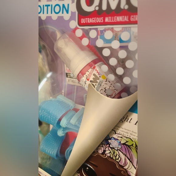 L.O.L. Surprise! OMG Lady Braids Doll with Transforming Hairstyles - Picture 16 of 16